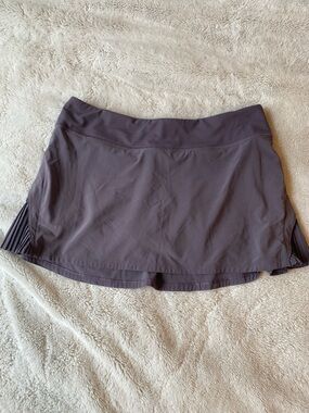 Lululemon Play Off The Pleats Mid-Rise Skirt *13"
(Graphite Purple) Size 10